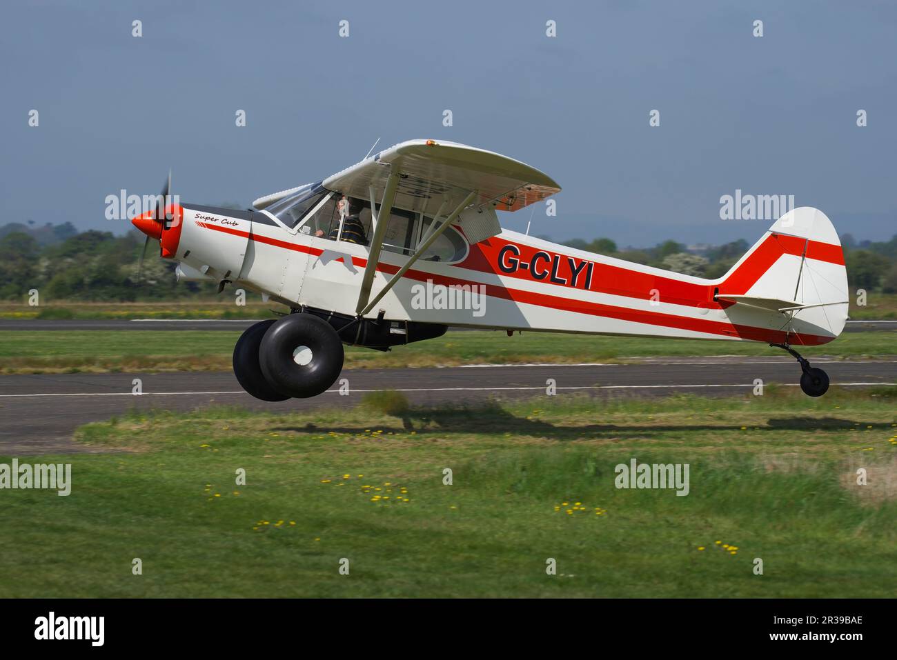 Piper PA-18-150 Super Cub, G-CLYI, Sleap Airfield, Shropshire, England, Vereinigtes Königreich. Stockfoto