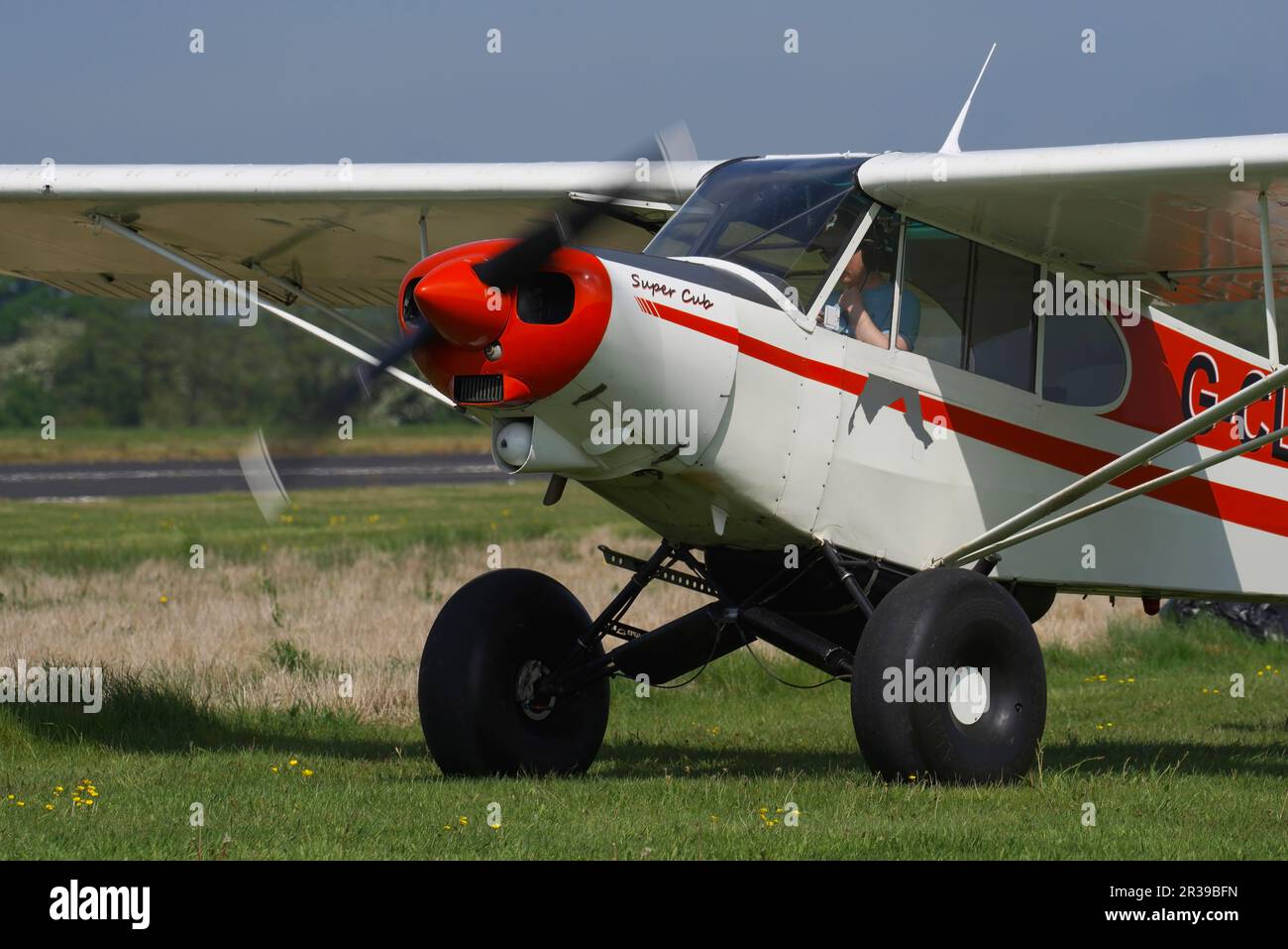 Piper PA-18-150 Super Cub, G-CLYI, Sleap Airfield, Shropshire, England, Vereinigtes Königreich. Stockfoto