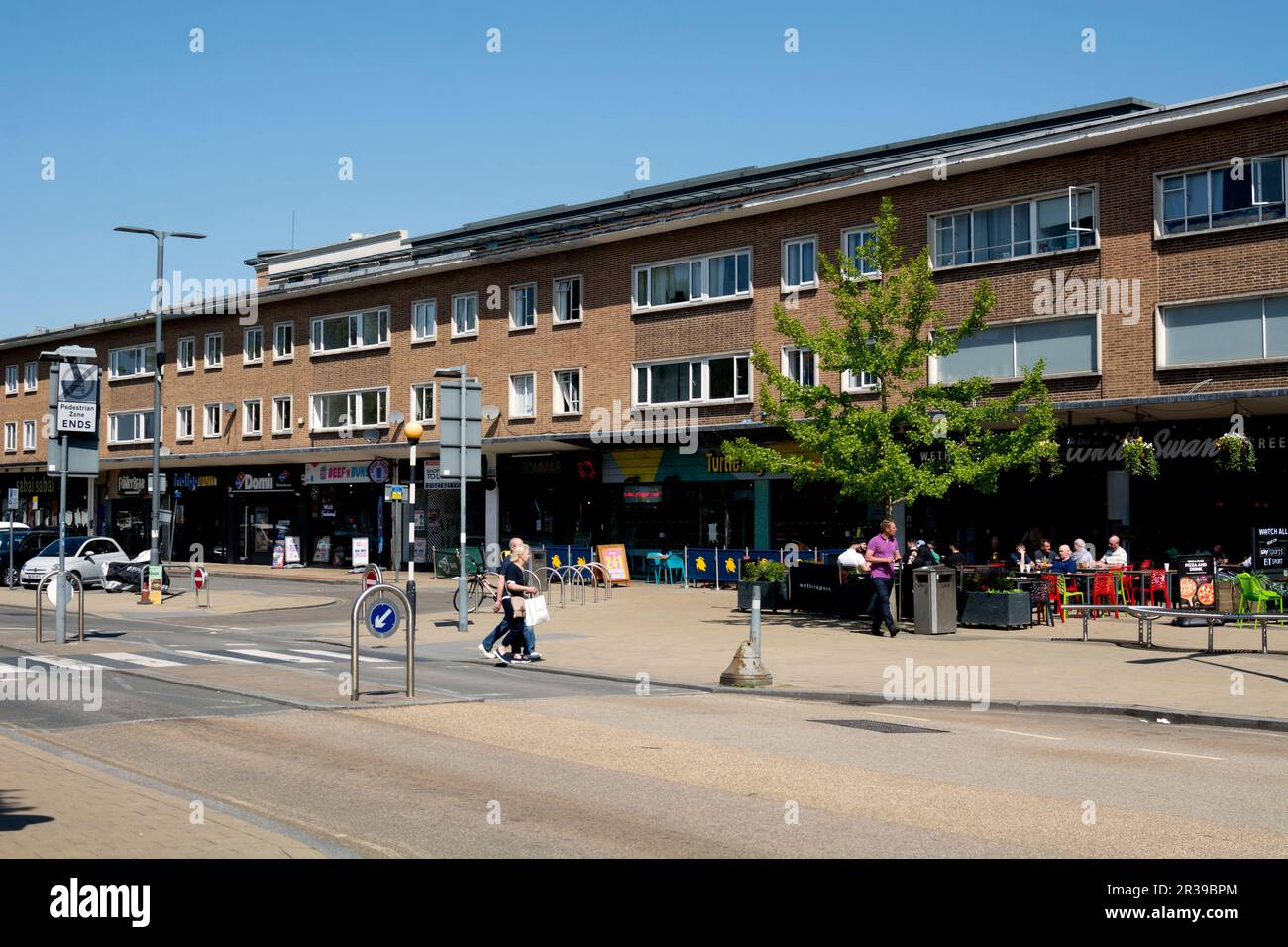 Geschäfte in Station Road, Solihull, West Midlands, England, Großbritannien Stockfoto