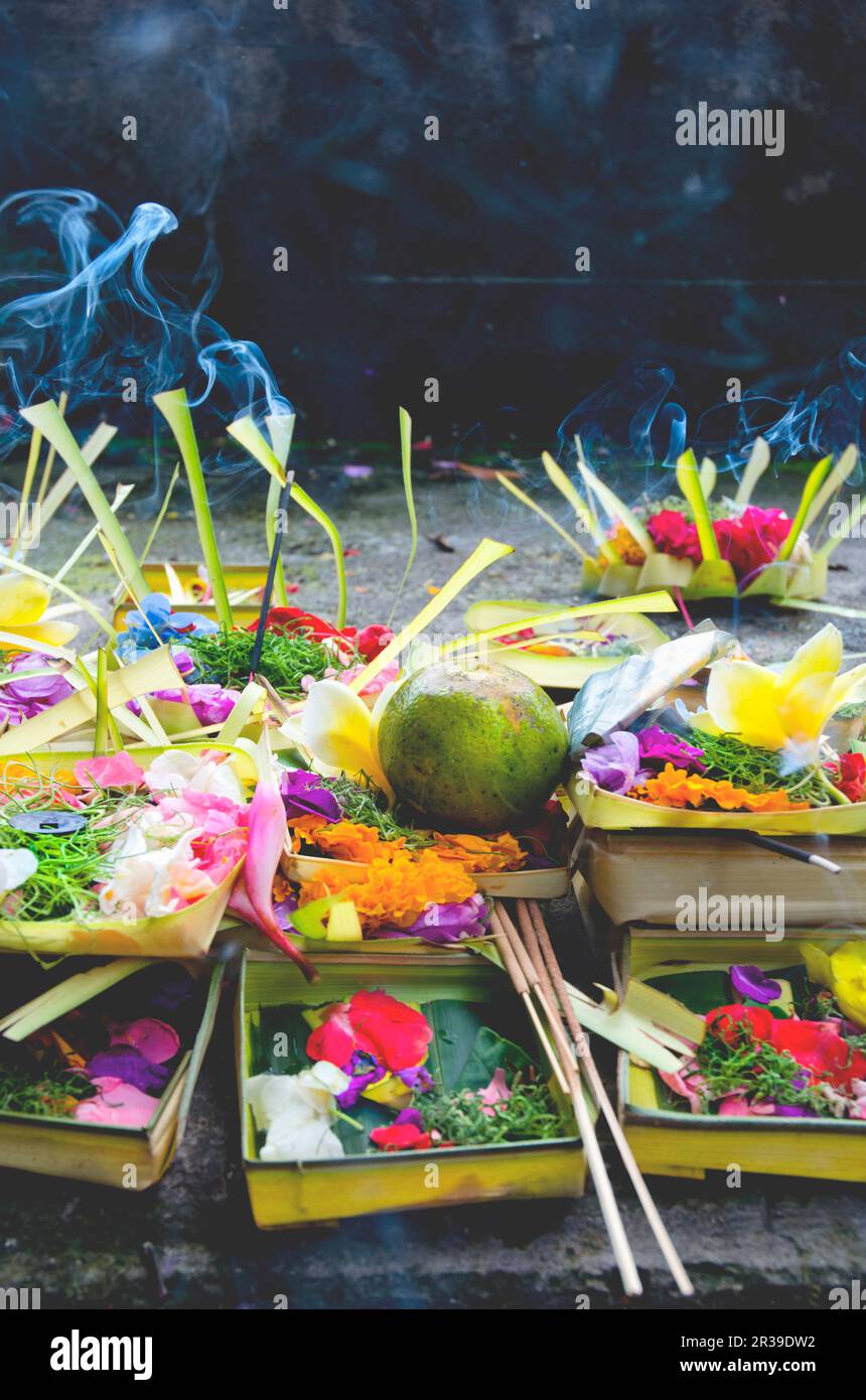 Hinduistische Speisen in einem Tempel in Bali, Indonesien Stockfoto