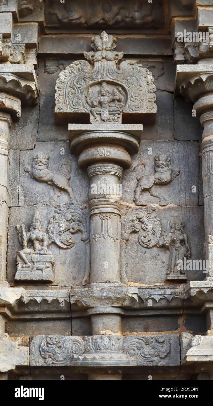 Schnitzereien auf dem Sri Kamakshi Vaidyanatha Swamy Temple, Pushpagiri, Kadapa, Andhra Pradesh, Indien. Stockfoto