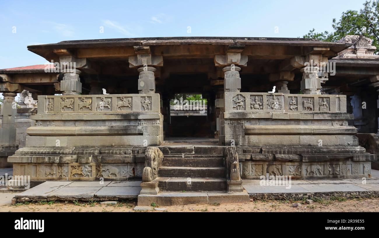 Vorderansicht des Sri Kamakshi Vaidyanatha Swamy Temple, Pushpagiri, Kadapa, Andhra Pradesh, Indien. Stockfoto