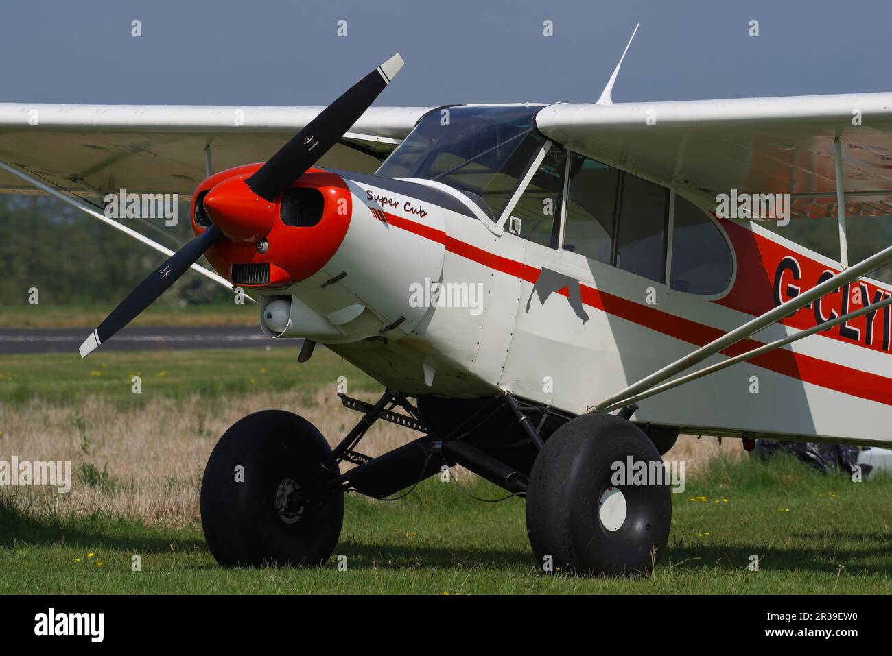 Piper PA-18-150 Super Cub, G-CLYI, Sleap Airfield, Shropshire, England, Vereinigtes Königreich. Stockfoto