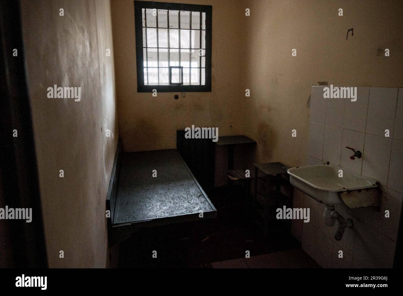 Kherson, Ukraine. 22. Mai 2023. Gefängniszelle, die von Russen genutzt wurde, um ukrainische Gefangene festzuhalten, als sie Kherson in der Oblast Kherson, Ukraine, besetzten. (Foto: Michael Brochstein/Sipa USA) Guthaben: SIPA USA/Alamy Live News Stockfoto