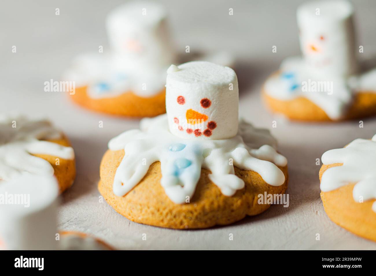 Schmelzender Schneemann Lebkuchen für die weihnachtsfeier Stockfoto