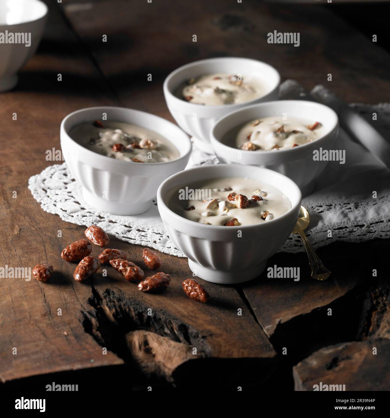 Tisch deckung icecream -Fotos und -Bildmaterial in hoher Auflösung – Alamy