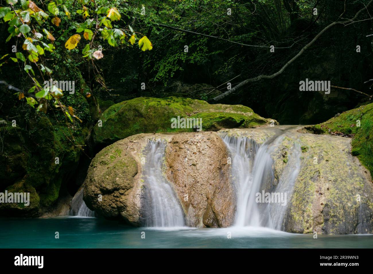 Nacedero del rio Urederra, parque Natural de Urbasa-Andia, comunidad foral de Navarra, Spanien. Stockfoto