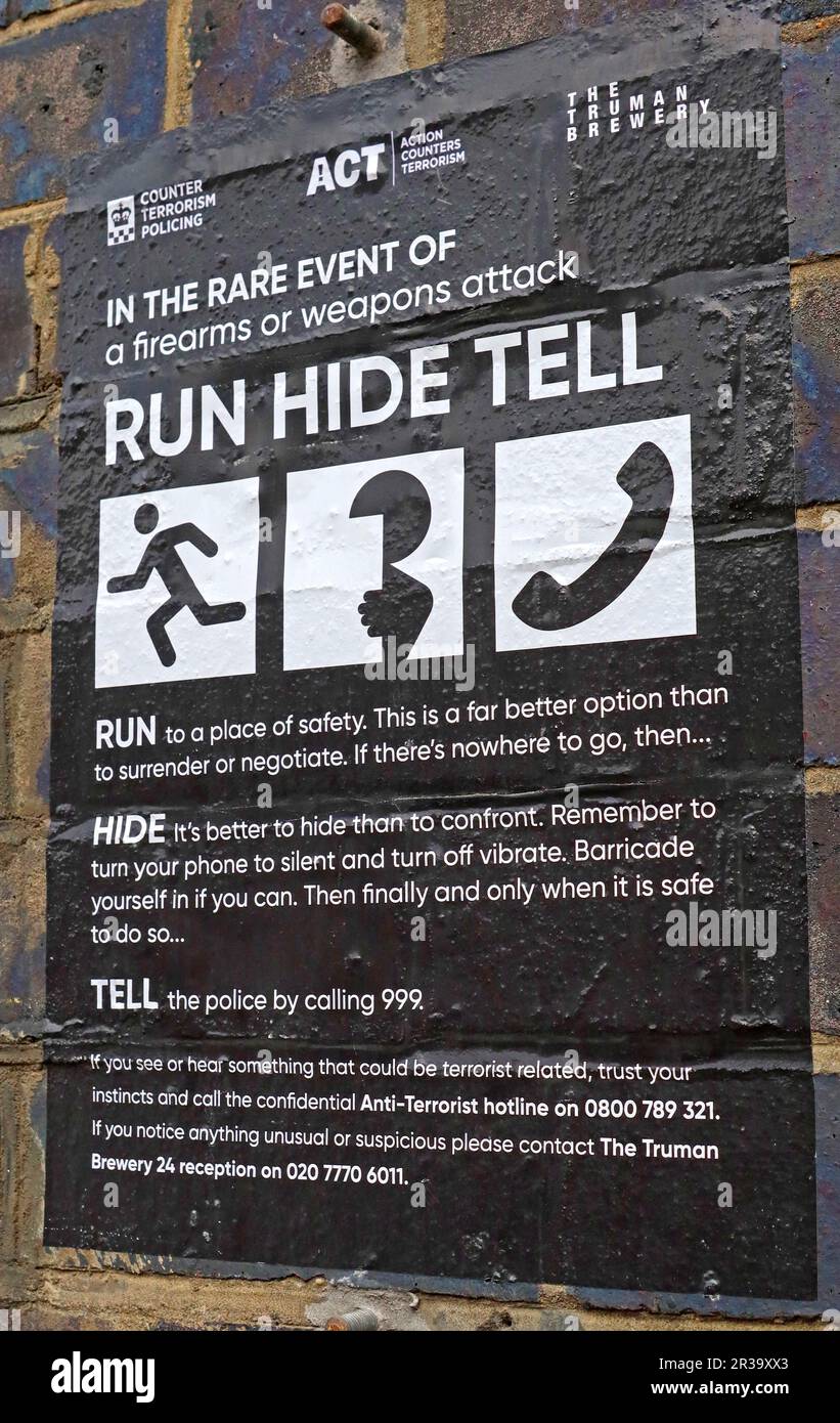 Poster über Londoner Schusswaffen oder Waffenangriff – Run Hide Tell, in Brick Lane, der Touristenattraktion Truman Brewery, E1 6QL Stockfoto