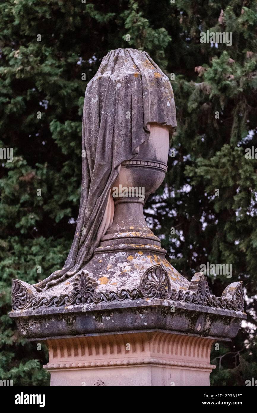Verschleierte Urne, Symbol der letzten Trennung zwischen Leben und Tod, 1815, Friedhof Valldemossa, Mallorca, Balearen, Spanien. Stockfoto