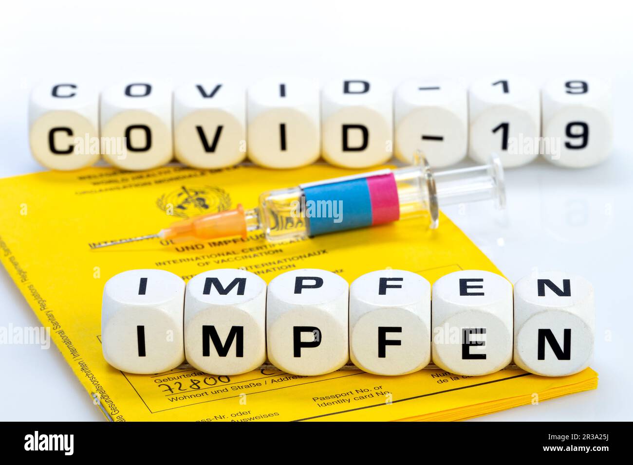Zum Schutz vor dem COVID-19-Virus impfen Stockfoto