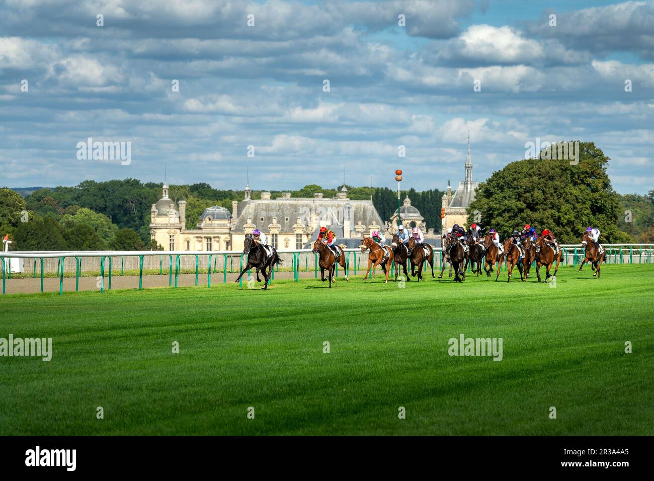 Pferderennen in der Nähe des Schlosses von Chantilly, Frankreich. Stockfoto