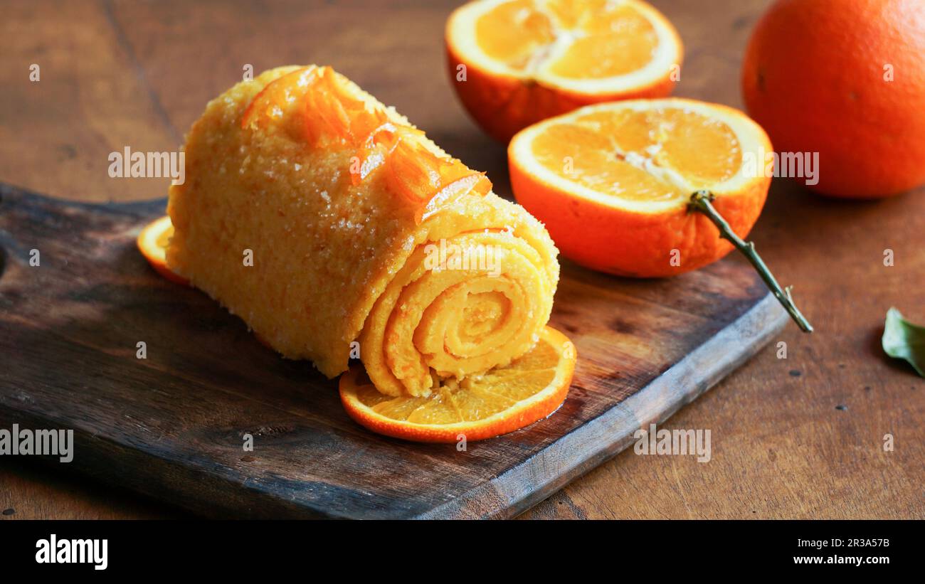 Brazo de Naranja (Orangengebrannter portugiesischer Kuchen) Stockfoto