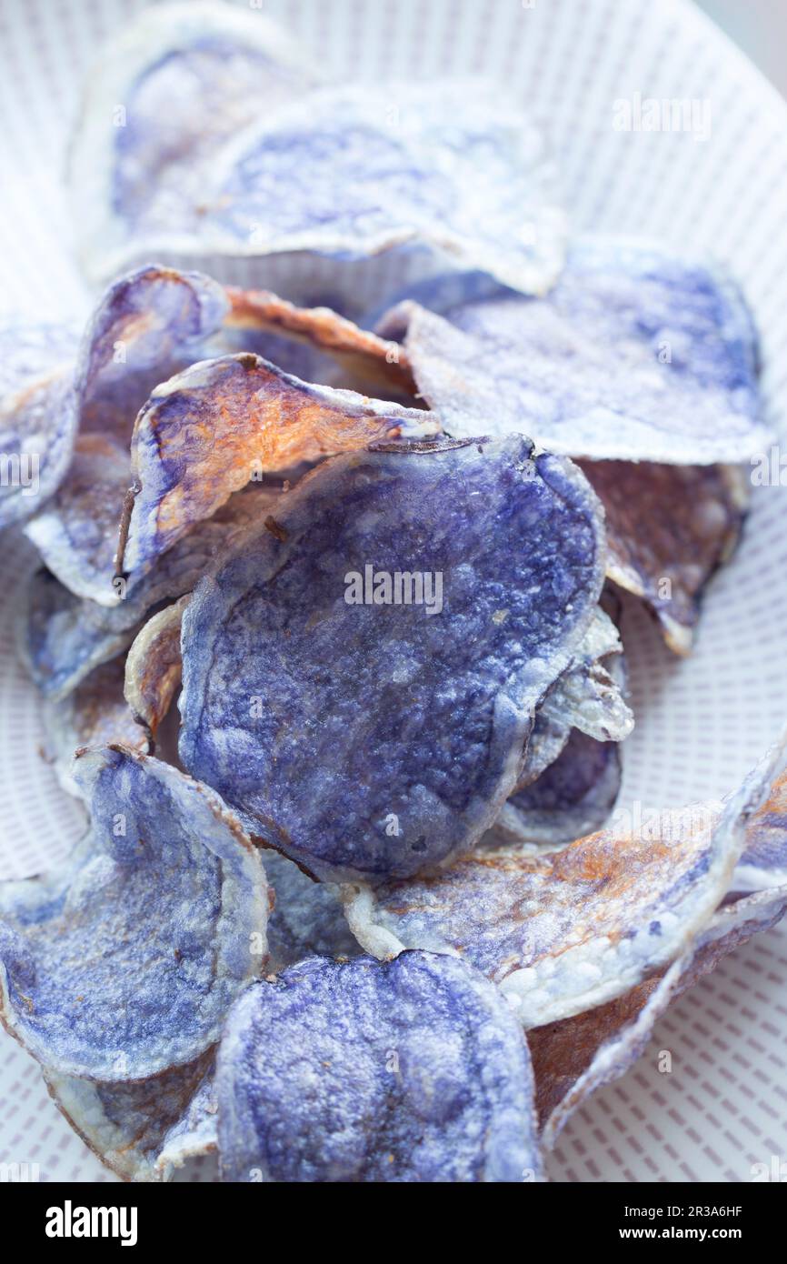 Blaue kartoffelchips -Fotos und -Bildmaterial in hoher Auflösung – Alamy