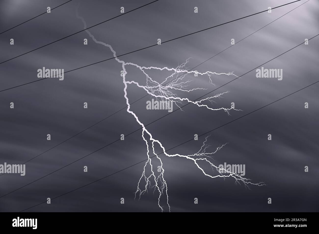 Stromleitungen mit Blitzen vor dramatischem Himmel Stockfoto
