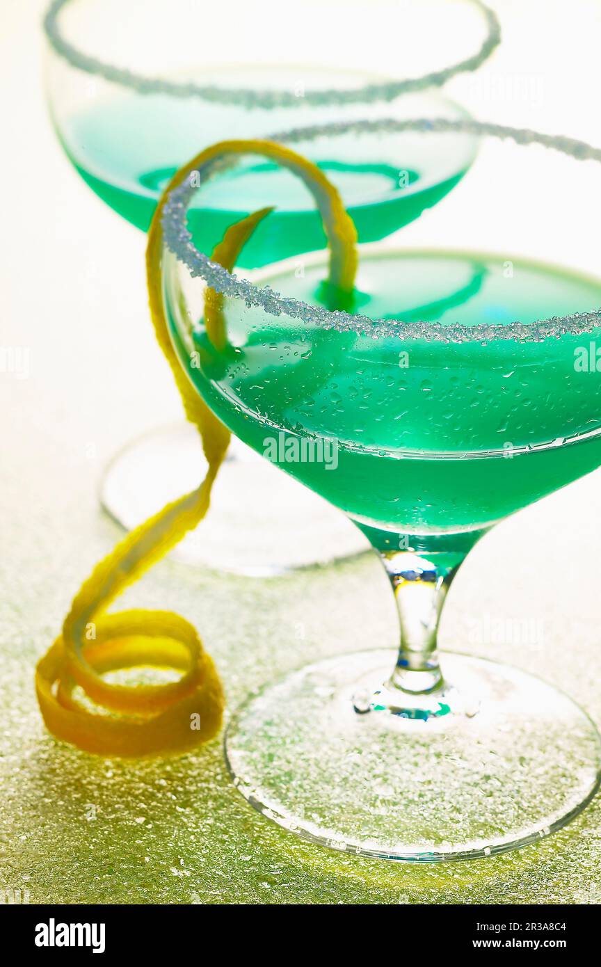 Lemon Dash - ein Cocktail mit Blue Curacao Stockfoto