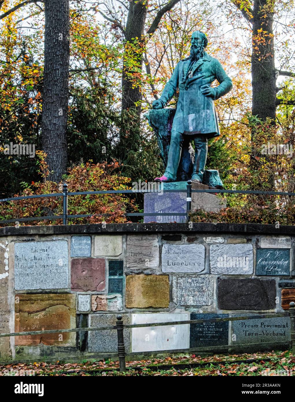 Das Jahn-Denkmal erinnert an den „Vater der Gymnastik“ Friedrich Ludwig Jahn im Hasenheide-Park in Neukölln, Berlin Stockfoto