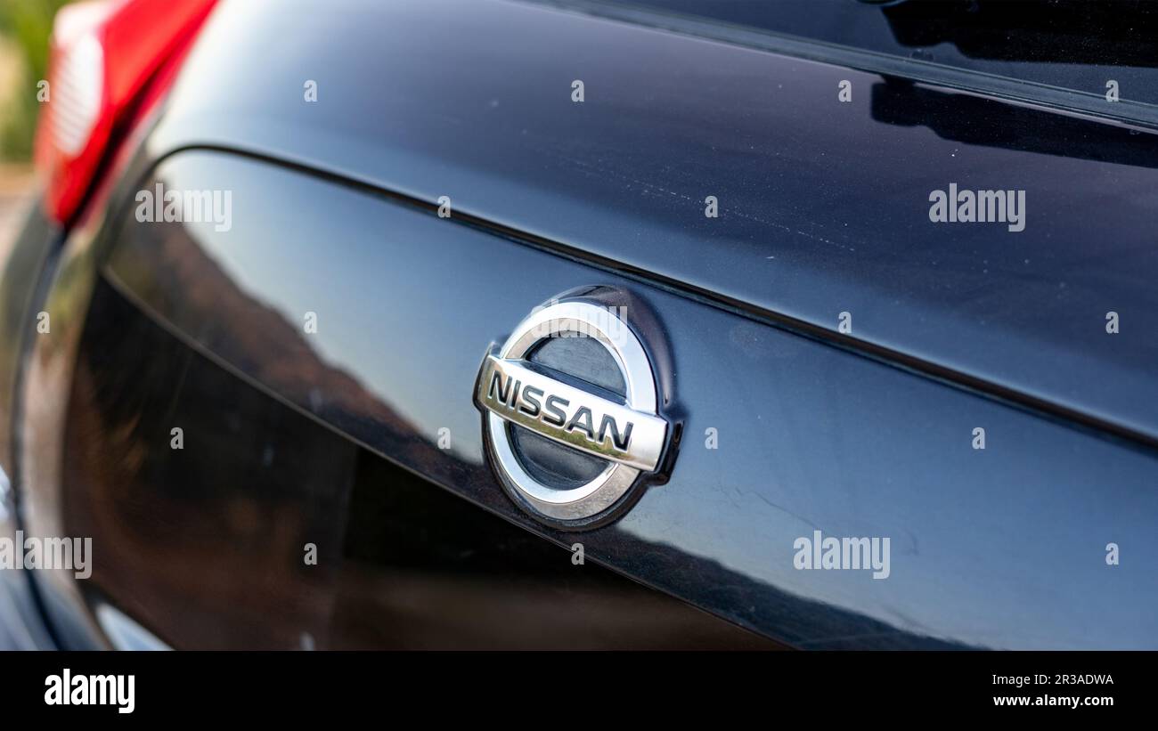 Nahaufnahme-Logo von nissan Car mit selektivem Fokus Stockfoto