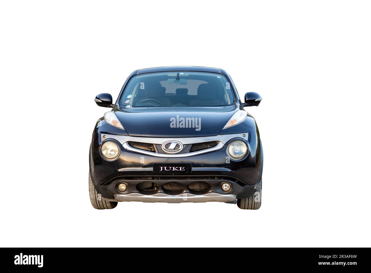 Nissan Juke Crossover-Vorderansicht isoliert auf weißem Hintergrund Stockfoto