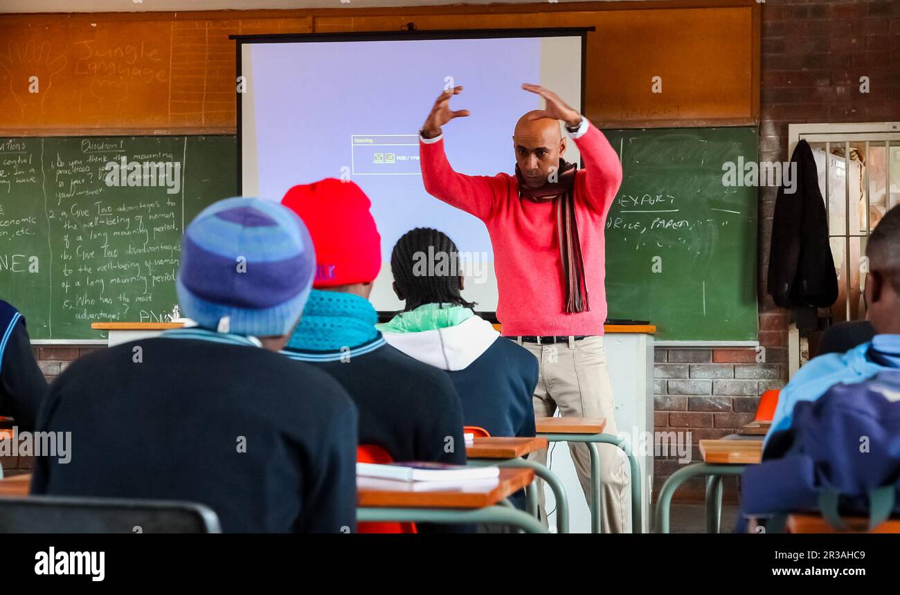 Afrikanische Kinder im Grundschulunterricht Stockfoto