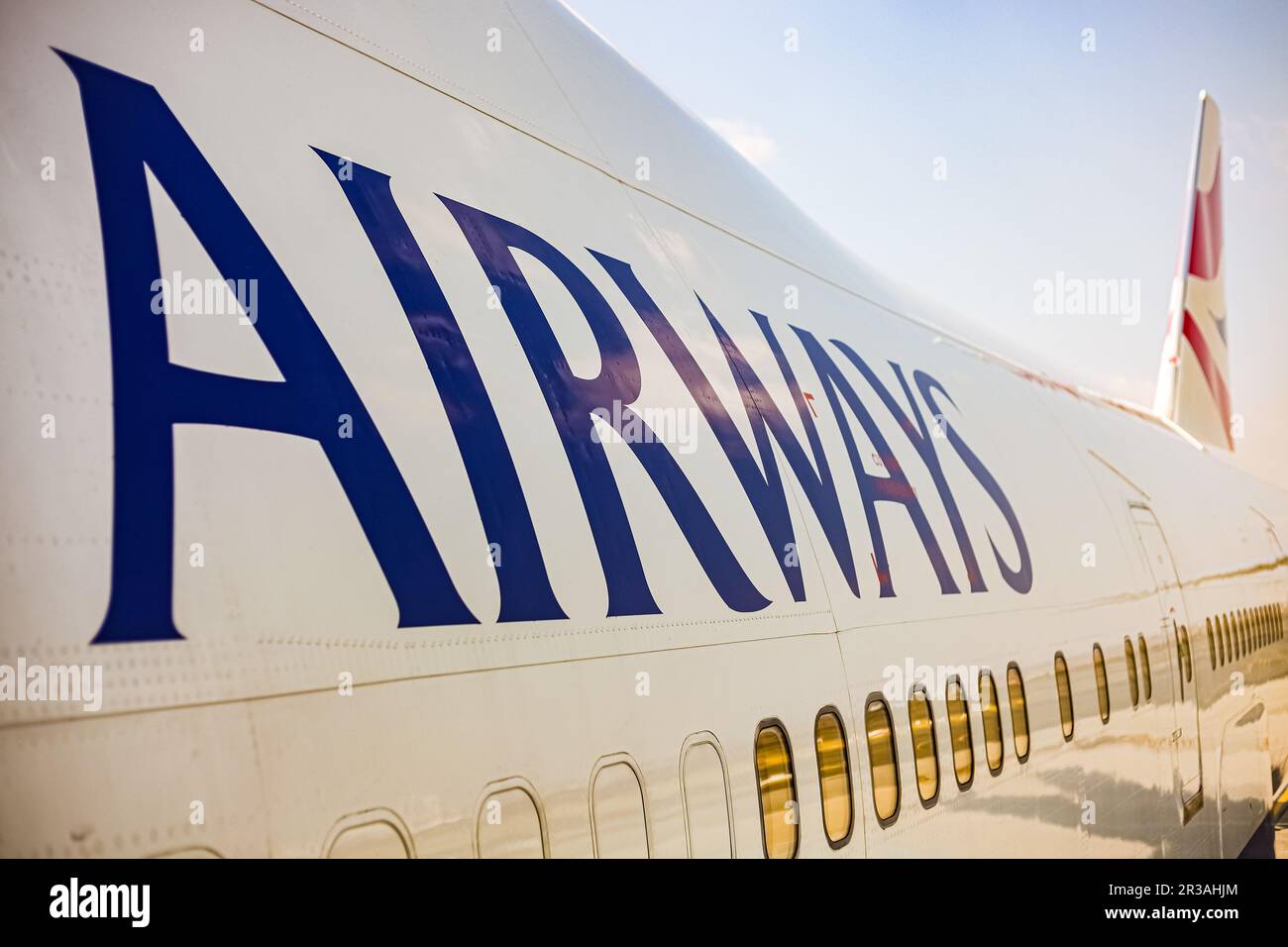Johannesburg, Südafrika - 08. Mai 2012: Boeing 747-400 der British Airways parkt auf dem Asphalt auf einem Flughafen Stockfoto