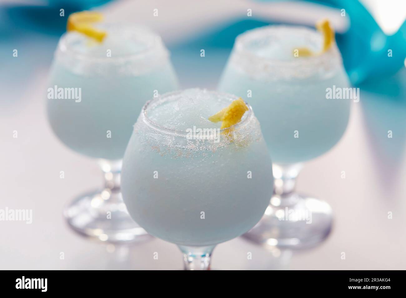Blue Wind Cocktail mit Wodka, Blue curacao und Eisfrost Stockfoto