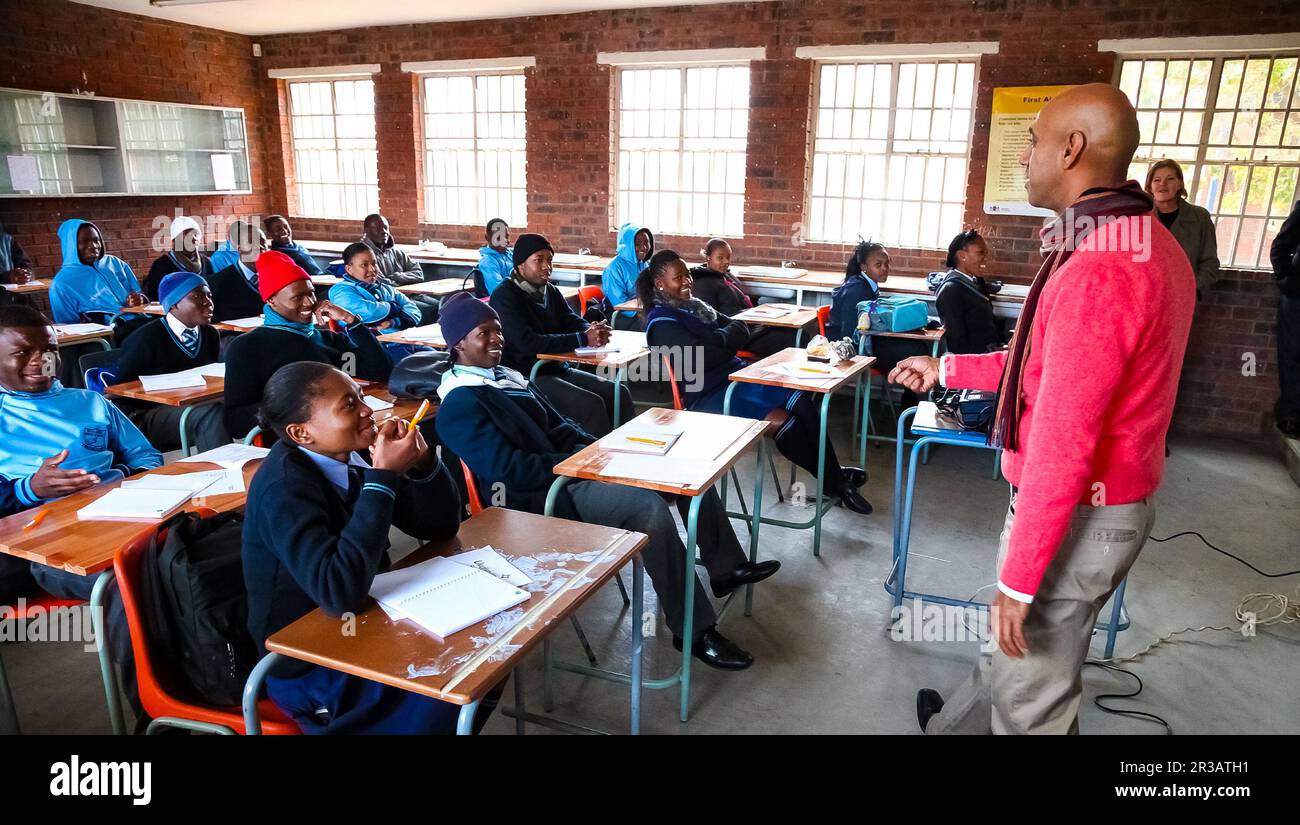 Afrikanische High School-Kinder und Lehrer Stockfoto