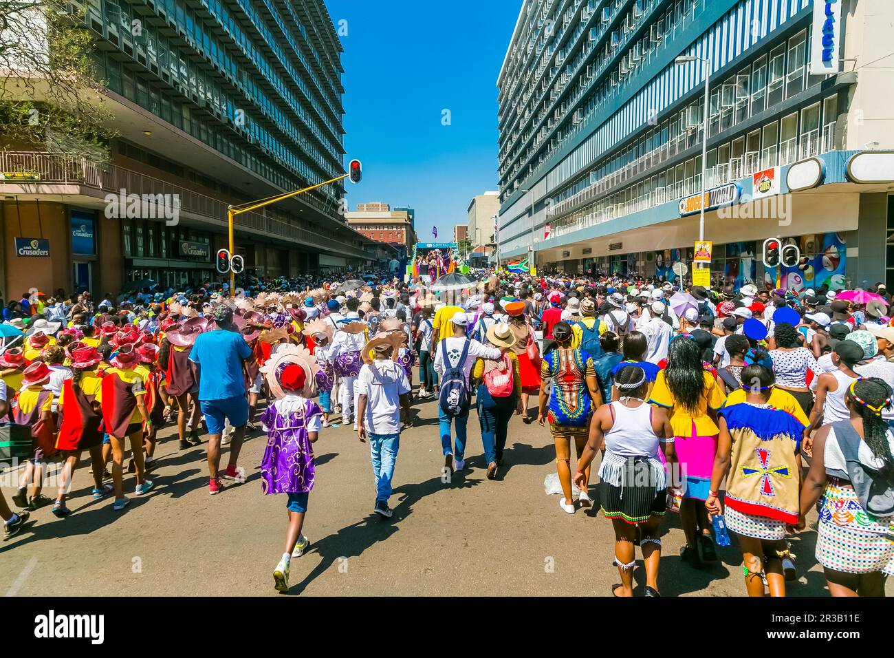 Schwimmer und schicke Kostüme beim Gauteng Carnival in Pretoria Stockfoto Schwimmer und schicke Kostüme beim Gauteng Carnival in Pretoria Stockfoto