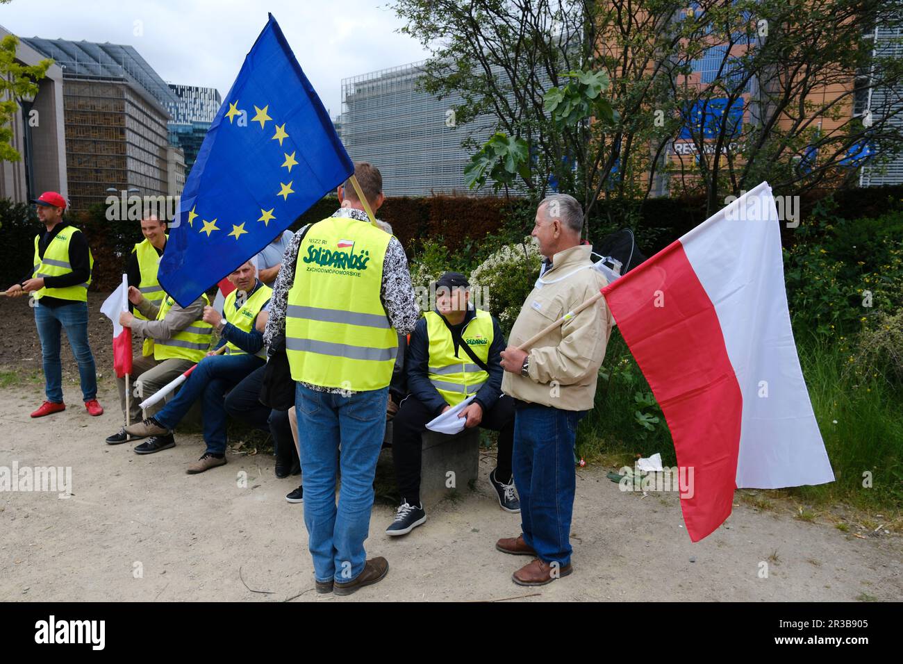 Brüssel, Belgien. 23. Mai 2023. Europäische Viehzüchter und Landwirte aus Protest vor den Büros der EU-Kommission gegen die EU-Agrarpolitik am 23. Mai 2023 in Brüssel, Belgien. Kredit: ALEXANDROS MICHAILIDIS/Alamy Live News Stockfoto