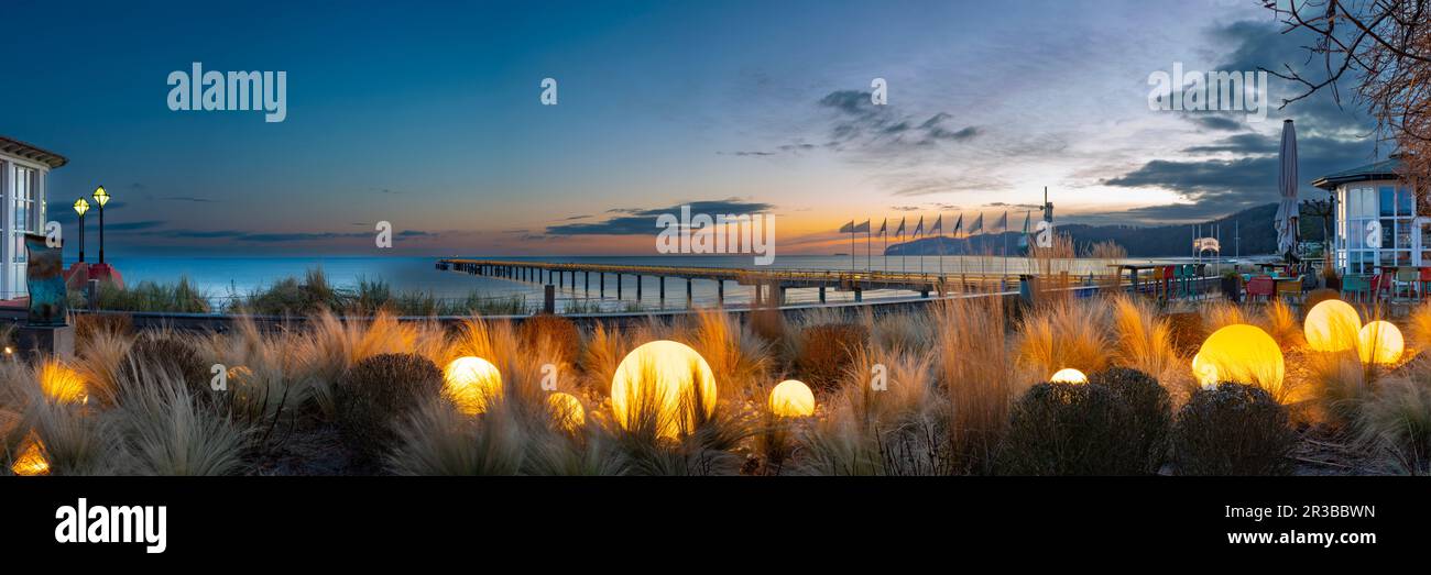 Deutschland, Mecklenburg-Vorpommern, Binz, glühende Kugeln am Strand der Insel Rugen Stockfoto