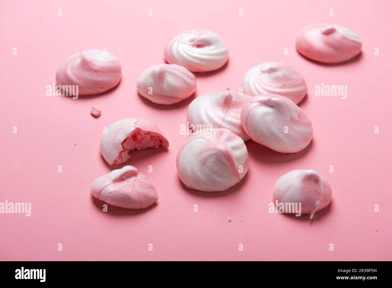 Baisers essen -Fotos und -Bildmaterial in hoher Auflösung – Alamy Baisers essen -Fotos und -Bildmaterial in hoher Auflösung – Alamy