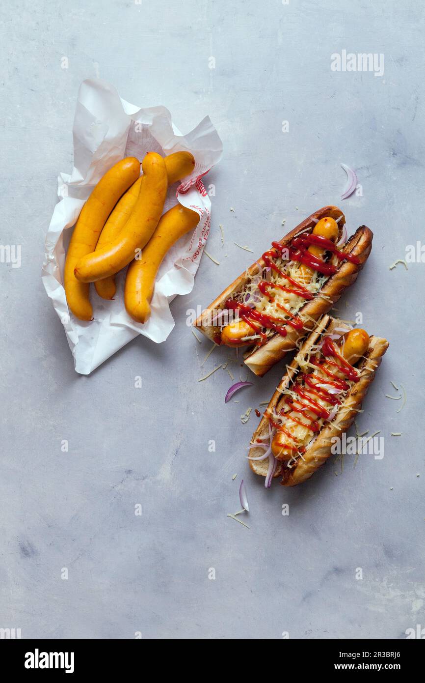 Hot Dogs mit frankfurter Würstchen Stockfoto