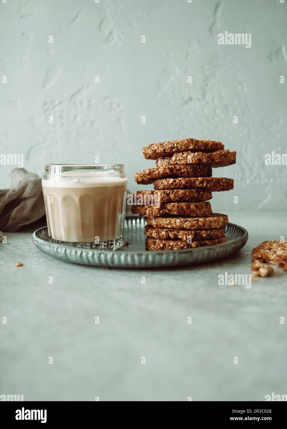 Müsli-Kekse mit Mandelmilch Stockfoto
