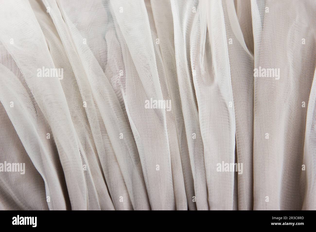 Strukturierter Hintergrund aus Chiffon Tulle. Stoffstruktur mit Plisseedetail. Klappentuch aus Plisseetockstoff Stockfoto