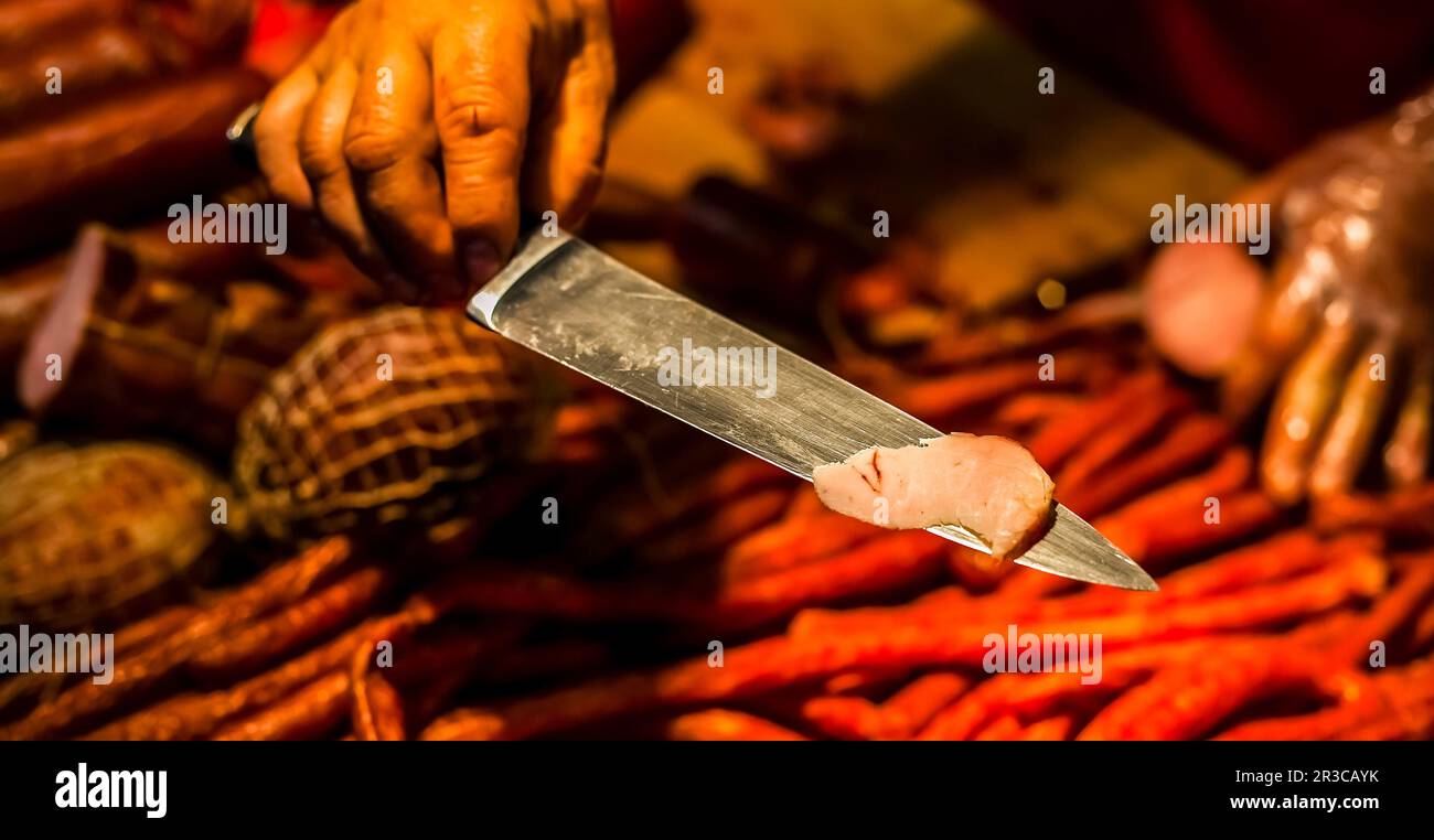 Eine Scheibe frisch gepökeltes, kaltsüßes Fleisch Stockfoto