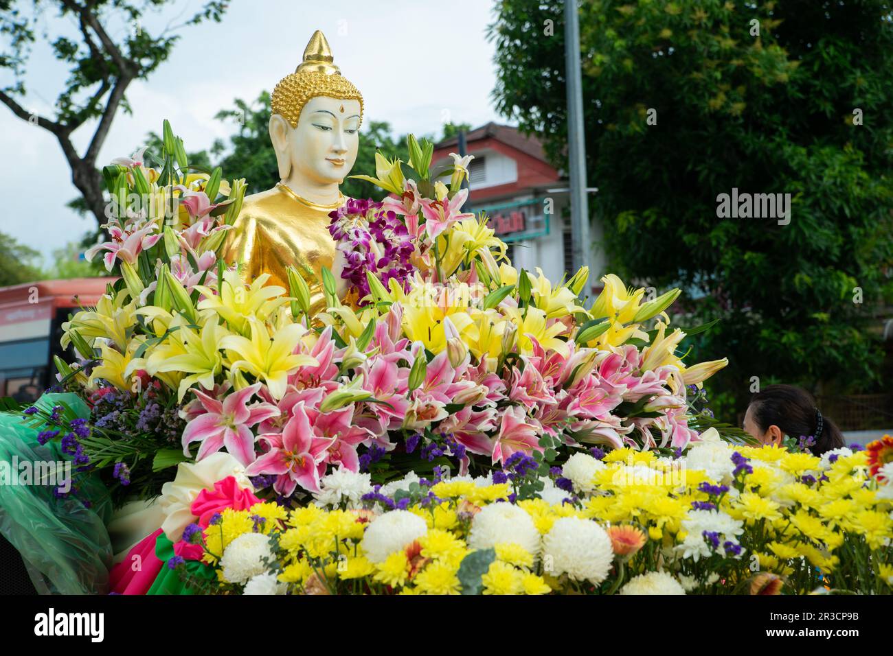 George Town, Penang, Malaysia - 4 2023. Mai: Wesak (Vesak) Tagesparade in Penang. Wunderschöne und heilige Buddha-Statue bei Tageslicht Stockfoto