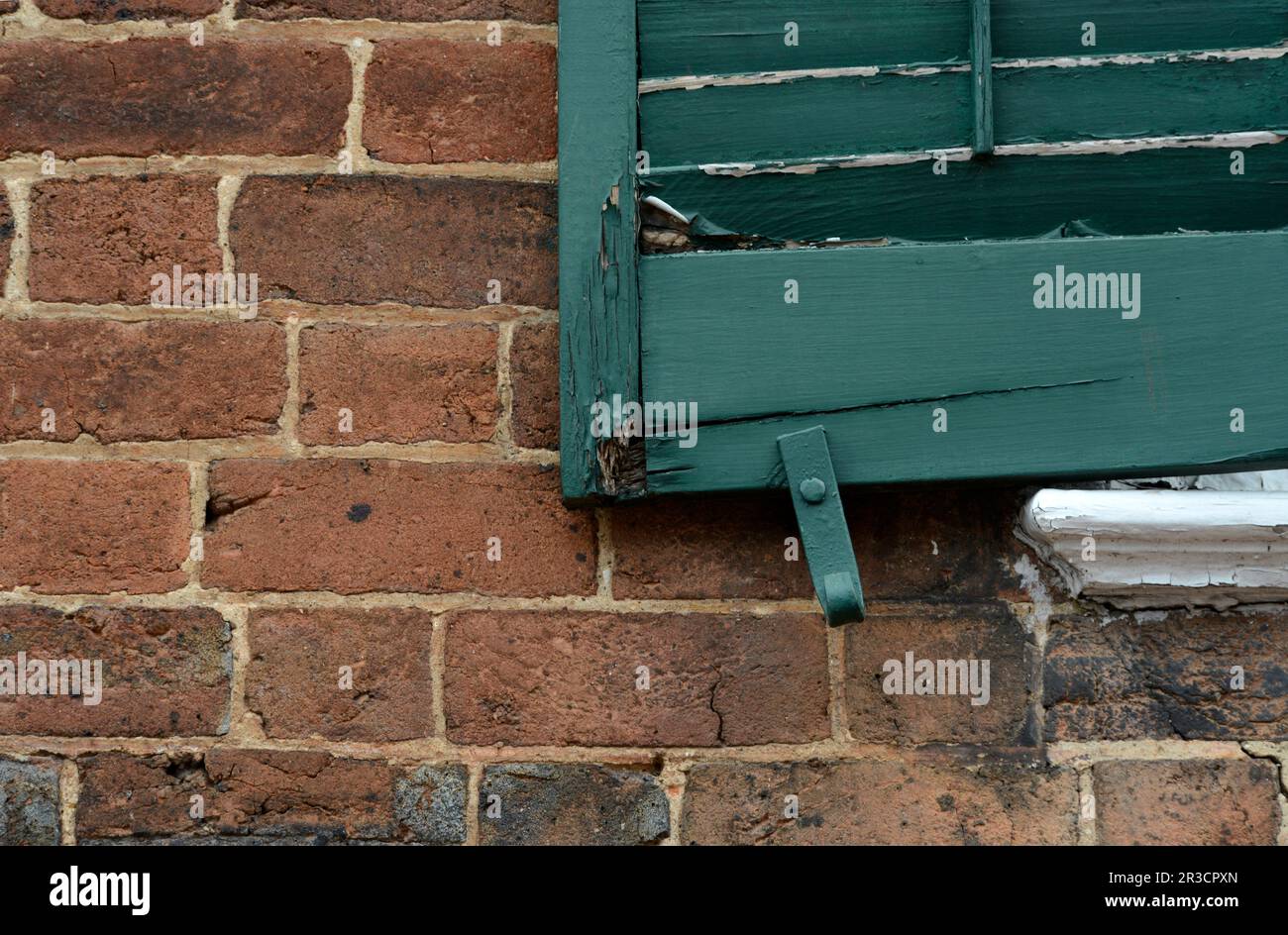 Eine Fassade aus Ziegelsteinen eines Hauses aus dem 19. Jahrhundert in der historischen Stadt Abingdon, Virginia, die im National Register of Historic Places aufgeführt ist. Stockfoto