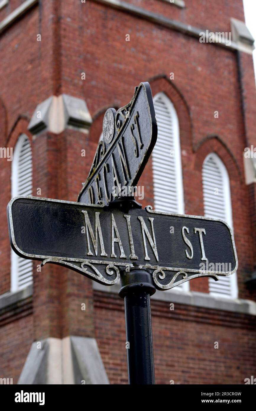 Ein Schild auf der Main Street an einer Kreuzung in der historischen Kleinstadt Abingdon, Virginia. Stockfoto