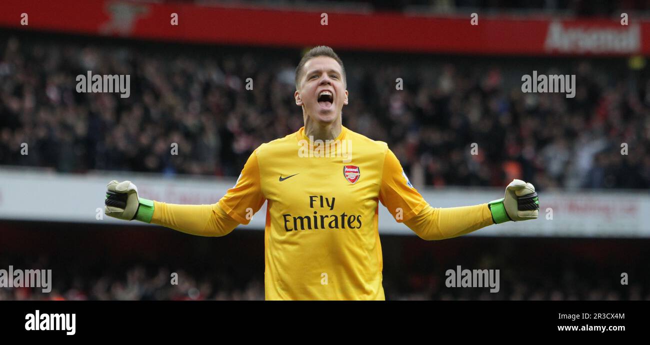 Arsenals Wojciech Szczesny feiert ihr viertes Tor von Arsenal Santi Cazorla. Arsenal gewinnt 4:1Arsenal 17/11/12 Arsenal V Tott Stockfoto