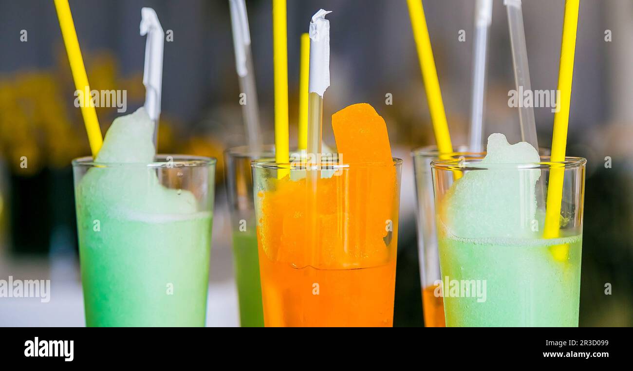 Orange und Blau Welcome Drinks an der Spring Festival party Veranstaltung Stockfoto
