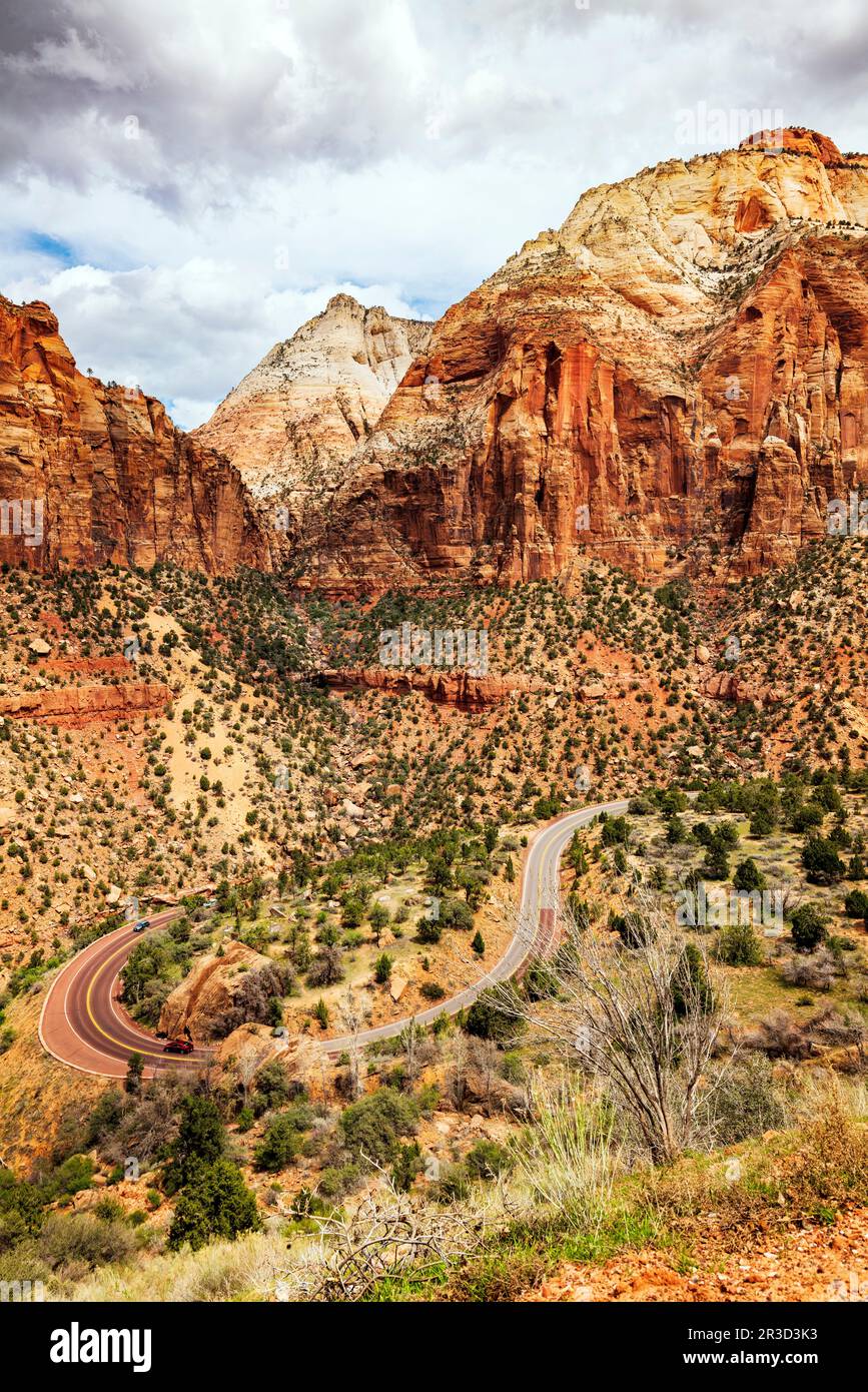 Blick auf das Tal in der Nähe des Tunnels; Umleitungen auf dem Zion Mount Carmel Highway; Zion-Nationalpark; Utah; USA Stockfoto