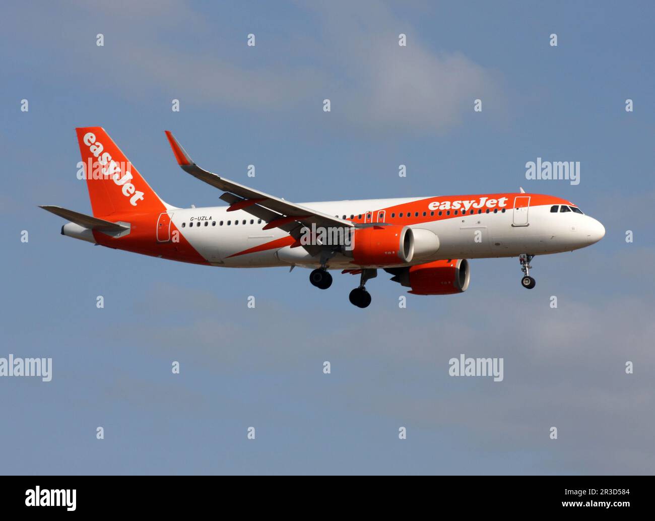 Ein Airbus A320neo von easyjet nähert sich Palma Flughafen Mallorca Stockfoto