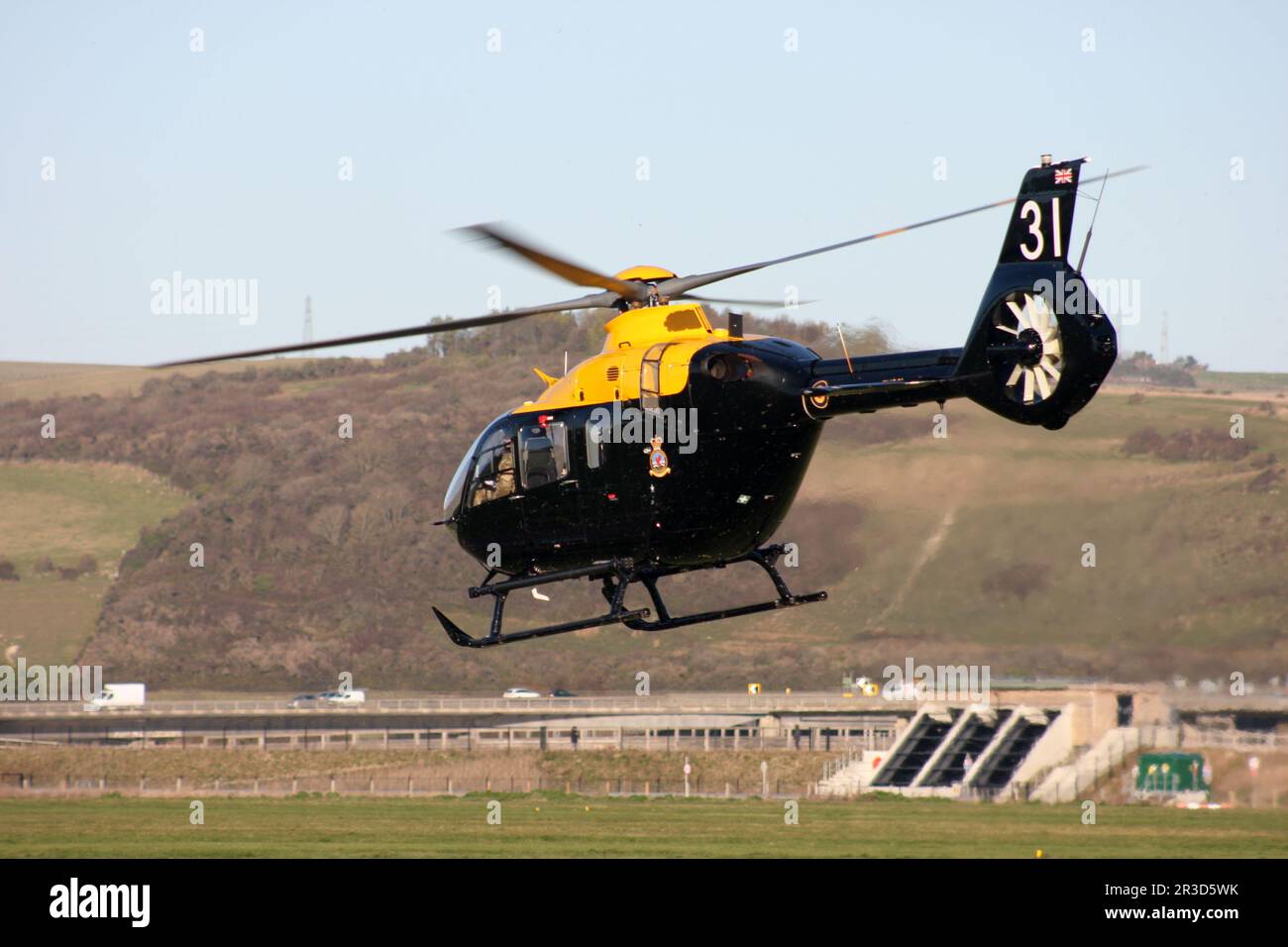 Eine HT Mk.1 der Defence Helicopter Flying School verlässt Brighton City Airport Sussex Stockfoto
