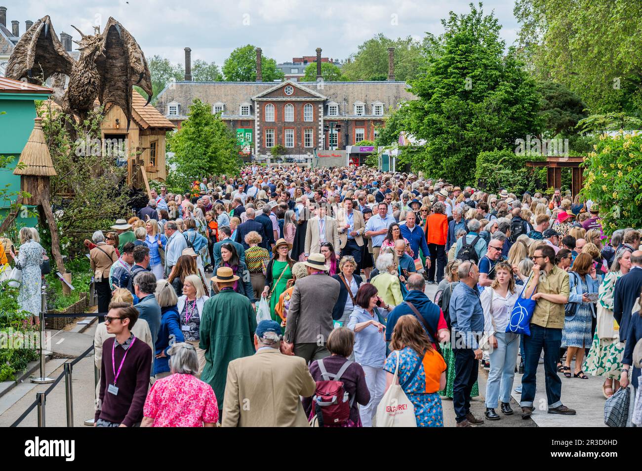 London, Großbritannien. 23. Mai 2023. Große Menschenmassen am Mitgliedertag - die Chelsea Flower Show 2023. Kredit: Guy Bell/Alamy Live News Stockfoto