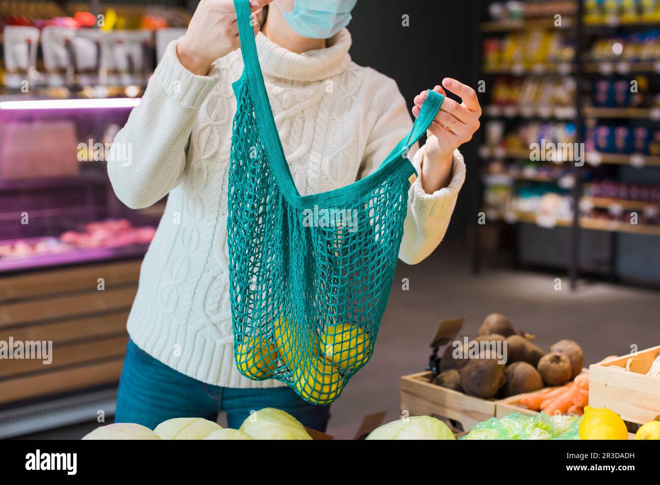 Sichere und Zero Waste Shopping in lokalen Farm Store Stockfoto