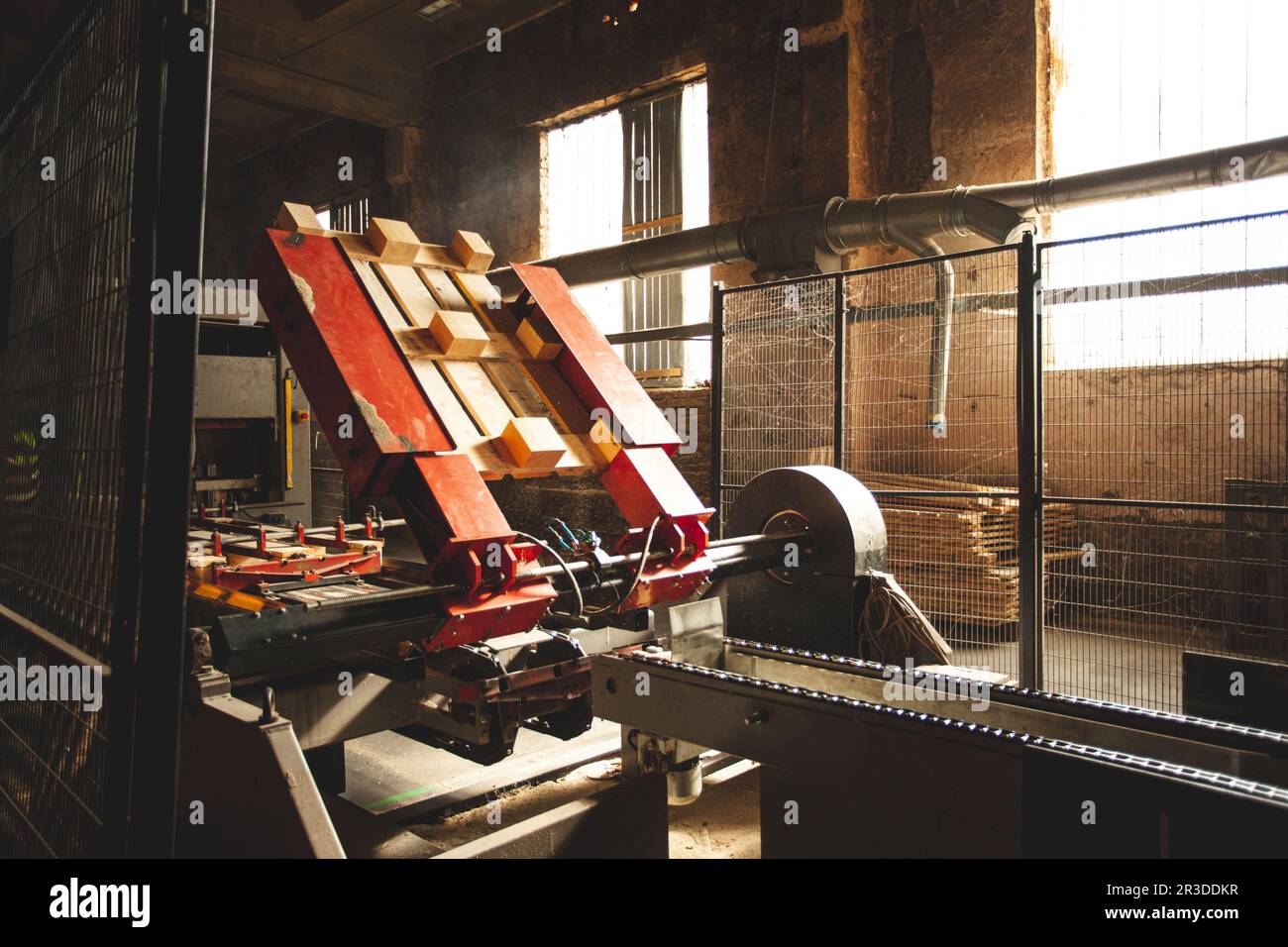 Produktionslinie der Holzmöbelfabrik Stockfoto