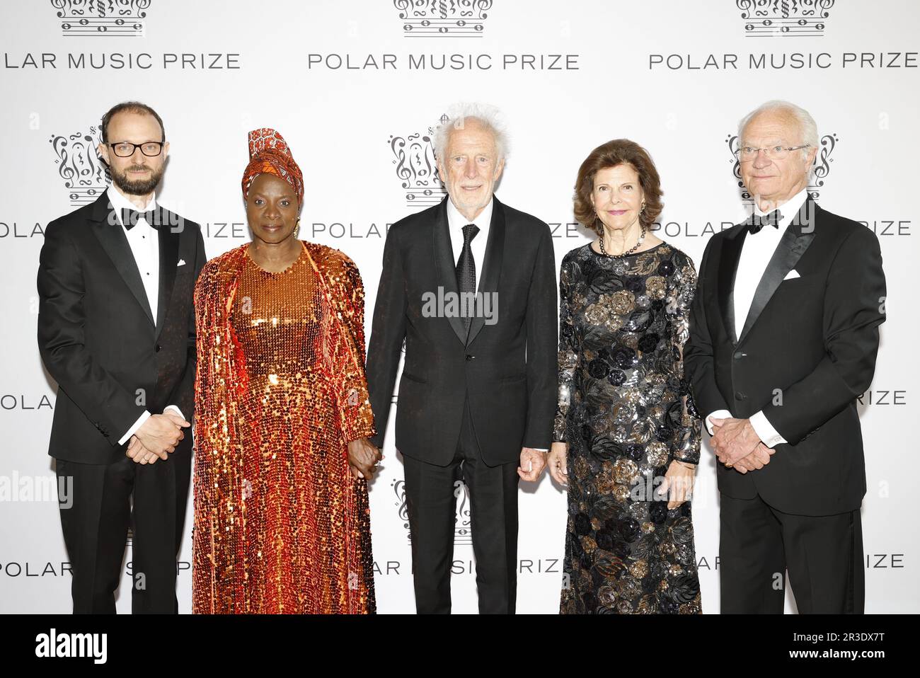 Stockholm, Schweden. 23. Mai 2023. STOCKHOLM 20230523 Michael Pärt, Sohn des Preisträgers Arvo Pärt, Preisträger Angélique Kidjo, Preisträger Chris Blackwell, Königin Silvia und König Carl Gustaf posieren für ein Gruppenfoto, wenn der Polarpreis 2023 am Dienstag im Grand Hotel in Stockholm verliehen wird. Foto: Christine Olsson/TT/Code 10430 Kredit: TT News Agency/Alamy Live News Stockfoto