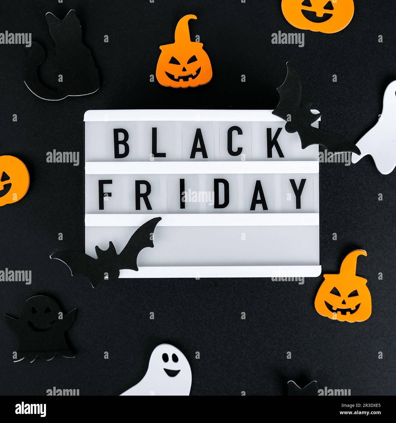 Lightbox mit schwarzem Text FREITAG, Halloween Dekoration Sale Einkaufskonzept. Vorlage Black friday Sale Modell Herbst Thanksgivin Stockfoto