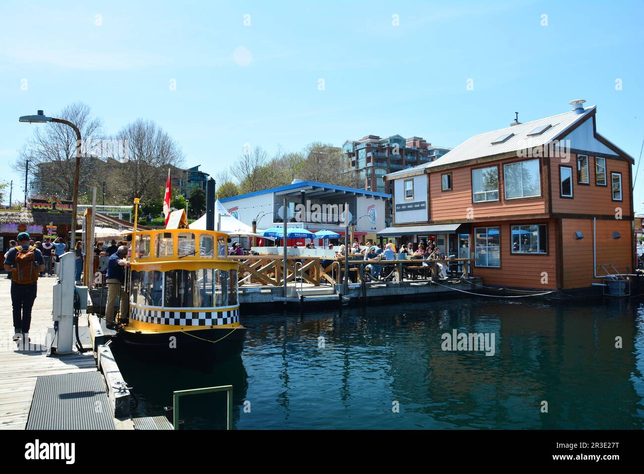 Die Sehenswürdigkeiten und Geschäfte von Fisherman's Wharf in Victoria BC, Kanada. Kommen Sie nach Victoria und erkunden Sie den Wharf. Stockfoto