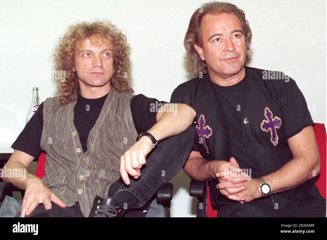 Mailand Italien 1994-09-11: Lou Gramm und Mick Jones von Ausländern vor der Pressekonferenz Stockfoto