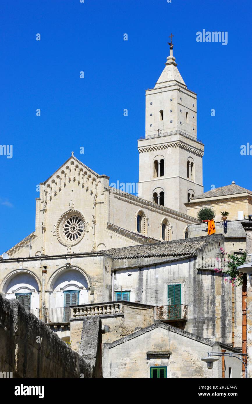 Blick auf die Kathedrale von Matera, die sich über der Stadt in der italienischen Basilika befindet Stockfoto